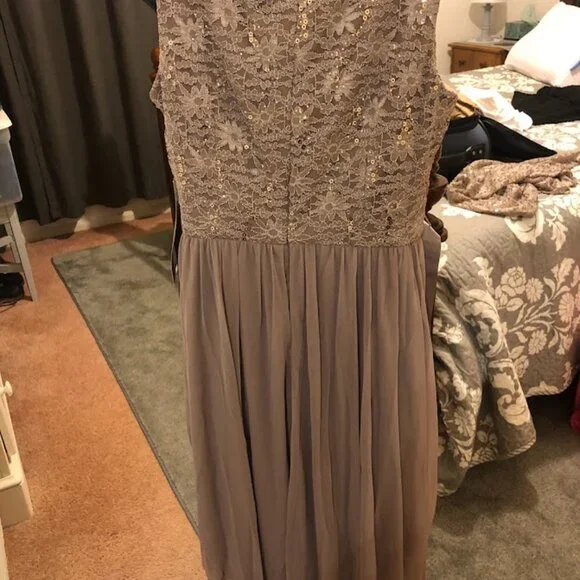 Wmn's formal dress - Picture 2 of 15
